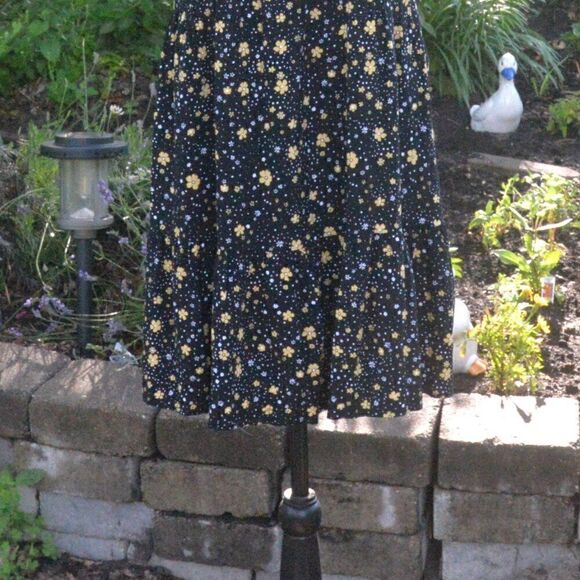 L.A. Hearts Rayo Ruffle Hem Dress Black Floral V-Neck - Picture 4 of 7